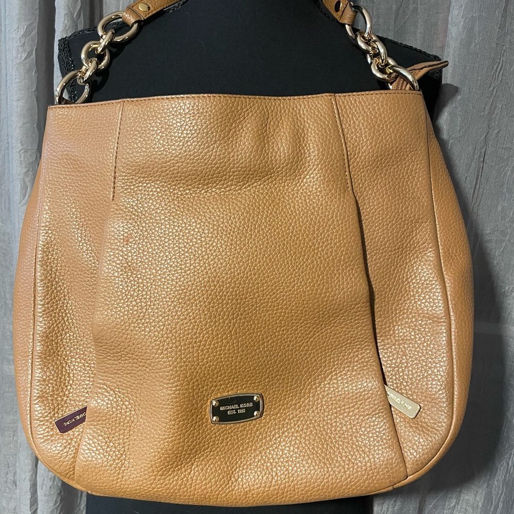 Michael Kors Hobo. Carmel color - Picture 2 of 9